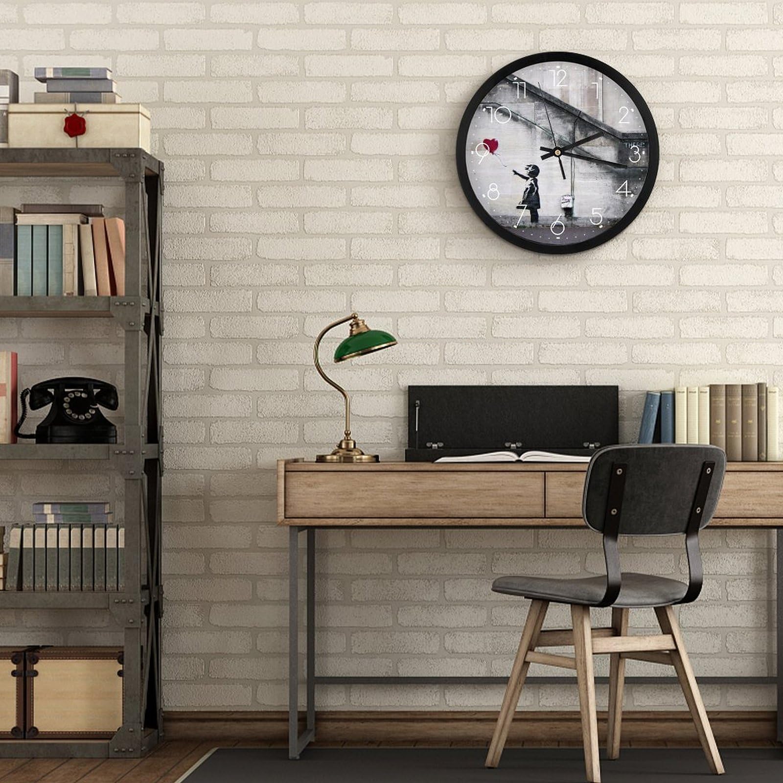 バンクシー　バルーンガール木製掛時計 Amazon.co.jp: バンクシー グラフィティガール 赤い風船 アニメ 壁掛け